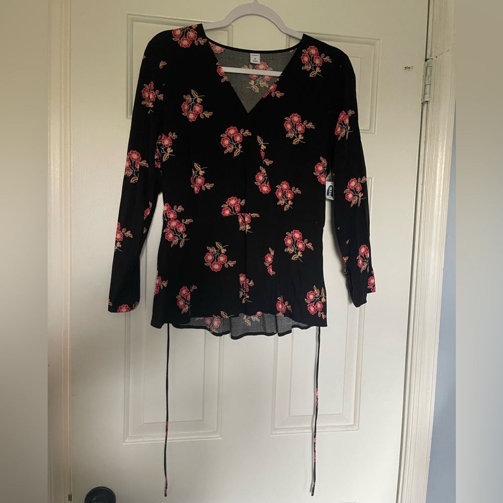 NWT Old Navy Floral Top Size M